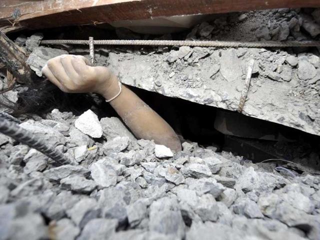 A trapped worker calls for help from the rubble of a collapsed building in Pathumthani province, in central Thailand. (AP Photo)
