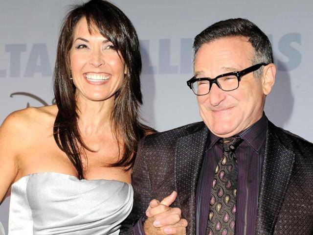 This November 9, 2009 file photo shows actor Robin Williams, right, and his wife Susan Schneider at the premiere of Old Dogs in Los Angeles. (AP photo)