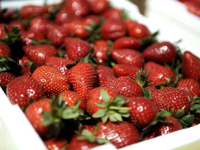 Strawberry: It contains a higher level of vitamin C and manganese which helps to exfoliate and cleanse the skin, lightens age spots and freckles. Strawberries also prevent thinning of hair and give it a glossy shine. It can be used as an exfoliator in foot scrubs. (AFP)