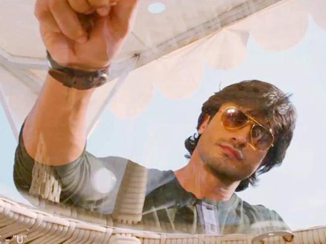 Anjaanmovie-Facebook