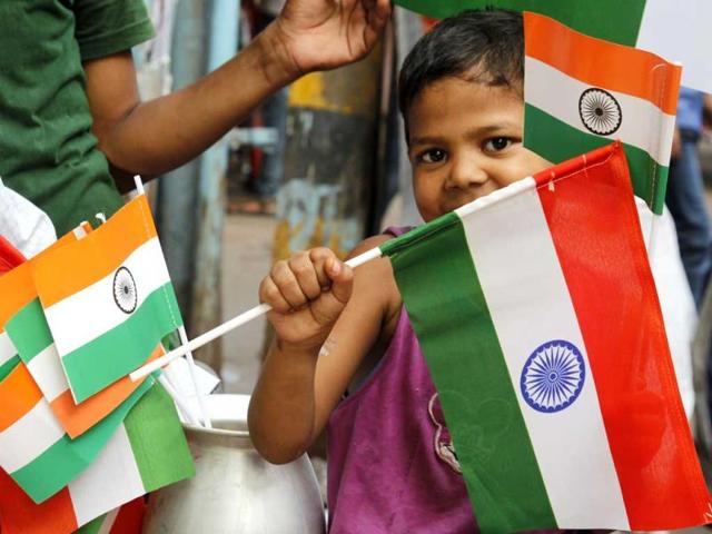 A child playing with the national flag (Subrata Biswas/ HT Photo)