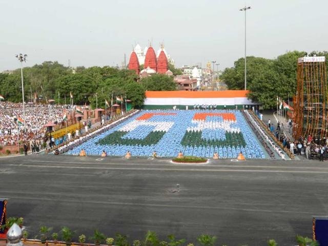 School children participating in the country's 68th Independence Day celebrations at the Red Fort in New Delhi (AFP Photo)