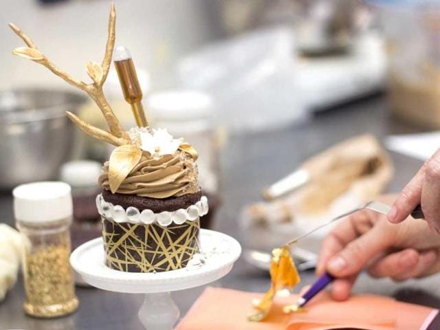 If you love your wife (or husband) some $900-worth of chocolate and vanilla, Le Dolci bakery in Toronto will make the cupcake via special order.Here’s the full list of ingredients: Kona Blue Mountain coffee, sea salt from Camargue, France, organic cane sugar, Valrhona cocoa powder, Tahitian vanilla beans, pastry cream made with Krug Collection Brut champagne, Rosewood Estate honey, Normandy butter, Amadei Italian chocolate, 24-karat gold dust and leaves, a limited edition Courvoisier
