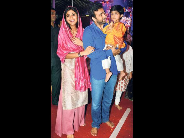 Shilpa Shetty and husband Raj Kundra (with son Viaan) also offered prayers at the same temple. (Photos: Yogen Shah)?