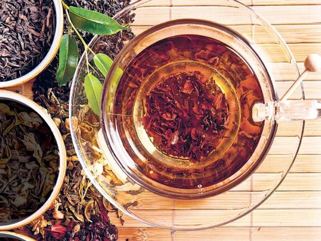 Black tea hot toddyIngredients: 60ml brewed black tea, 60ml Irish ­whiskey, 15ml lemon juice, 15ml honey, 2 cloves, 1 ­cinnamon stickProcedure: To make brewed black tea, place tea bags in boiling water and remove from heat. Let this mixture stay for 10 ­minutes. Next, pour honey in a cup. Pour hot tea over it and stir. Mix lemon juice and Irish whiskey in it.By Deepak Gehlot, beverage consultant, Roost Bistro