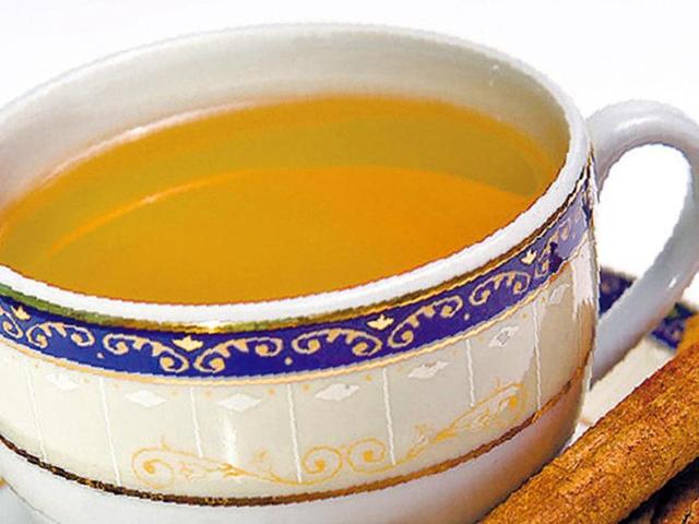 Aloe Vera TeaIngredients: Green tea bags, 3 cups ­boiling ­hot water, 1 pinch ­cardamom ­powder, 1 pinch ­nutmeg powder, 1/2 inch cinnamon stick, 2 cloves, 1/2 cup honey, 1/2 cup aloe vera gel, 1/2 cup orange juice, 2 slices of oranges.Procedure: Clean an aloe vera leaf carefully by peeling it and removing all the ­yellow layers to reach the clear gel. Take a cup of this clear aloe gel and blend it with orange juice till it is smooth. Strain it and keep it aside in a ­different vessel. Now, take a pan and boil water with tea bags, cardamom ­powder, nutmeg ­powder, ­cinnamon stick and cloves. Add the aloe vera and orange juice liquid to it and heat for a ­minute. Strain and add honey to it. Top it with orange slices and serve hot. By Bharti Sanghi, food expert