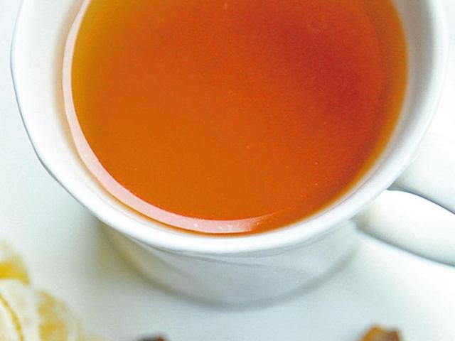 Orange and Cinnamon DuetIngredients: 1 english breakfast tea bag or ceylon tea, 1 cinnamon stick, 1/2 cup warm orange juice, 1/2 cup boiling hot water, 1/2 tsp honey, orange peel. Procedure: Mix ­together water and orange juice. Add tea bag to it along with cinnamon stick, honey and orange peel. Let it stand for 3 to 4 ­minutes. Strain and serve hot. By chef Sandeep Panwar, The Metropolitan Hotel and Spa