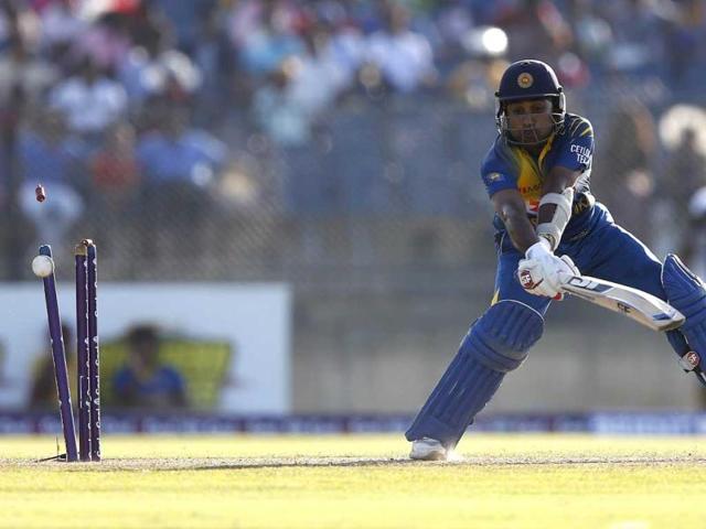 Sri Lanka's Mahela Jayawardene is bowled out by Pakistan's Mohammad Hafeez during their ODI cricket match in Hambantota, Sri Lanka. (Reuters Photo)