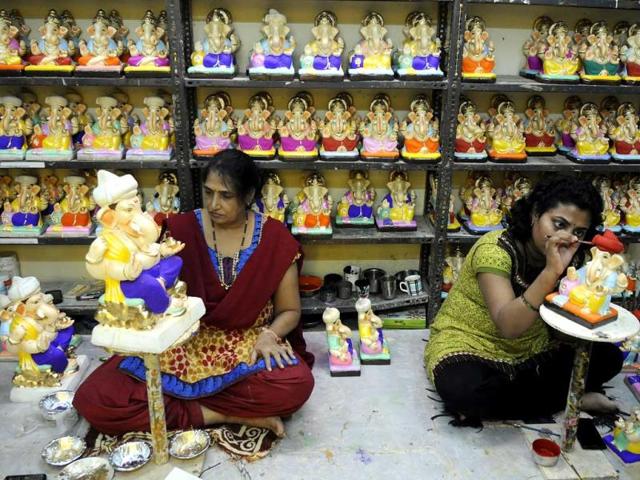 Artists across Madhya Pradesh are busy toiling over Ganpati idols as the state gears up to celebrate Ganesh Chaturthi. (Arun Mondhe/HT photo)