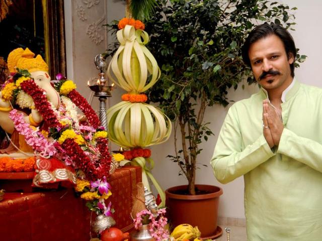 Vivek Oberoi during the Ganesh Chaturthi celebrations at his residence in Mumbai on August 29, 2014. (IANS)