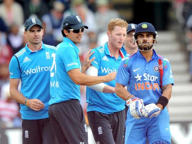 James Anderson (L) and Alastair Cook (C) watch as Virat Kohli (R) leaves the field after being dismissed by Ben Stokes (2nd R) during the third ODI between England and India at Trent Bridge in Nottingham. (AFP Photo)