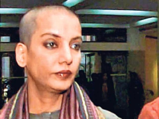 Shabana Azmi took the bold step of shaving off her long mane for film-maker Deepa Mehta’s Water (2005). However, the film got shelved in 2000 due to political reasons. It later got made in 2005, and actor Seema Biswas replaced Shabana.