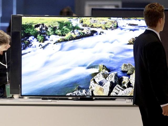 Samsung Launches World S Largest Curved Ultra High Definition Tv Hindustan Times