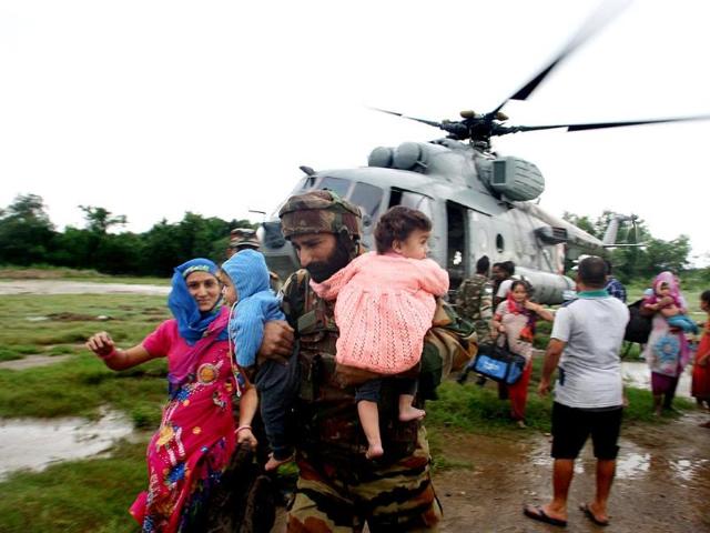 IAF Helicopters carrying out rescue, relief evacuation of people marooned during the flood fury in Jammu and Kashmir. (Photo by IAF)