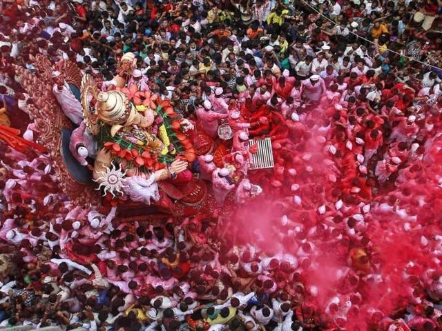 Devotees carry an idol of Lord Ganesh amid colours, music and enthusiasm, through the streets of Mumbai for immersing it the Arabian Sea on Monday, the last day of Ganesh Chaturthi. (Reuters Photo)