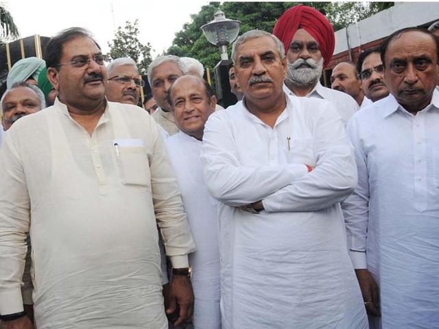 INLD-Ellenabad-MLA-Abhay-Singh-Chautala-second-from-left--with-party-president-Ashok-Arora-second-from-right INLD-Ellenabad-MLA-Abhay-Singh-Chautala-second-from-left--with-party-president-Ashok-Arora-second-from-right