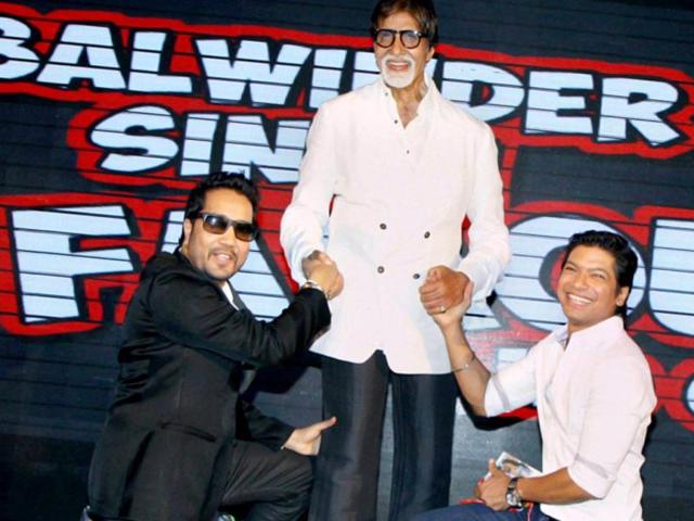 Shaan and Mika Singh seem too overwhelmed sharing the stage with superstar Amitabh Bachchan at the music launch of Balwinder Singh Famous Ho Gaya in Mumbai on Tuesday. (PTI Photo)