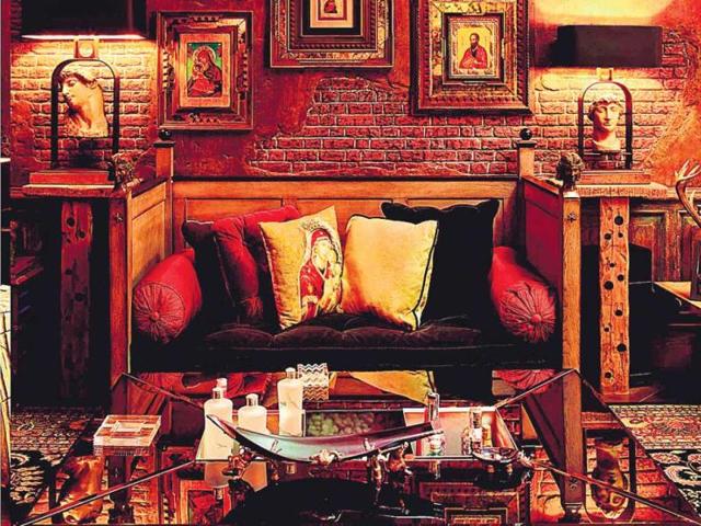 Gauri, who styled the interiors of the space, says the effort was intensive and eye opening. “It took years of sourcing, travelling and editing to get to the point where everything looked just right,” she says. In fact, the four years she spent devising Mannat’s interiors turned the once stay-at-home celeb mother of three into a decorator.