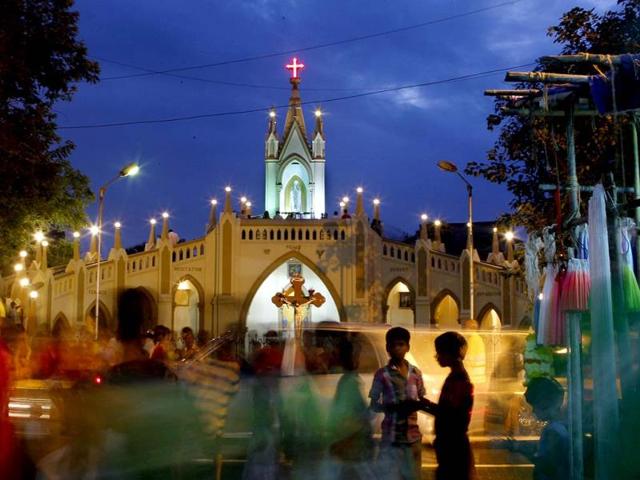 Bandra gears up for the eight day Mount Mary fair starting from Sunday in Mumbai. (Satish Bate/HT photo)