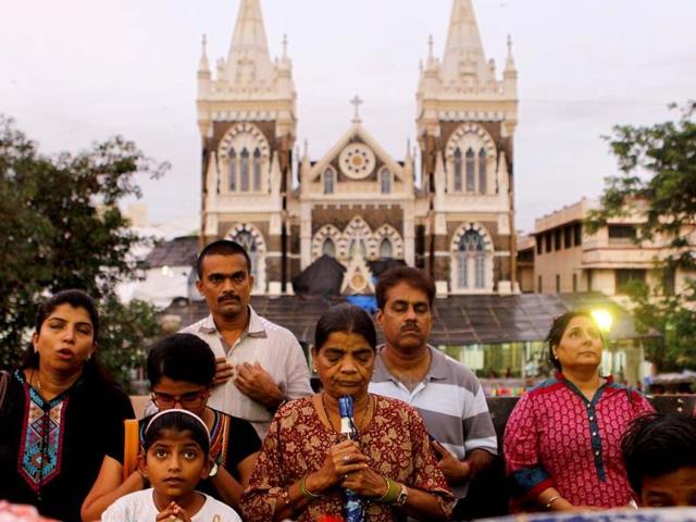 Bandra gears up for the eight day Mount Mary fair starting from Sunday in Mumbai. (Satish Bate/HT photo)