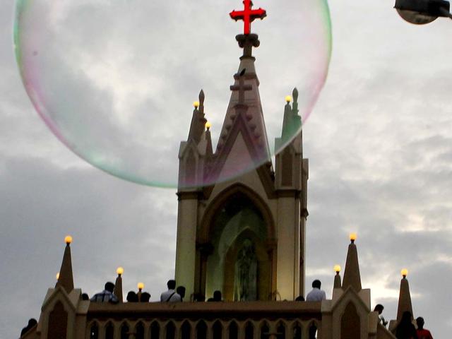 Bandra gears up for the eight day Mount Mary fair starting from Sunday in Mumbai. (Satish Bate/HT photo)