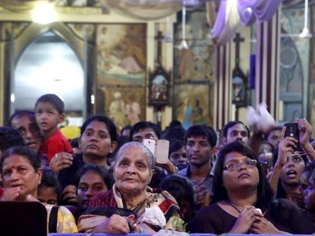 Thousands of pilgrims made their way to the Basilica of Mount Mary, Bandra, on the first day of Octave, the eight-day fair. (Vidya Subramanian/HT photo)
