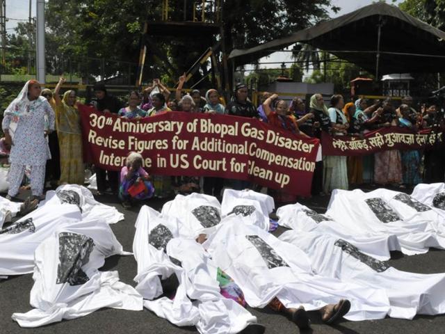 Activists-perform-a-street-play-die-in-narrating-the-Bhopal-gas-tragedy-outside-the-residence-of-MP-CM-Shivraj-Singh-Chouhan-in-Bhopal--Mujeeb-Faruqui-HT-file-photo Activists-perform-a-street-play-die-in-narrating-the-Bhopal-gas-tragedy-outside-the-residence-of-MP-CM-Shivraj-Singh-Chouhan-in-Bhopal--Mujeeb-Faruqui-HT-file-photo