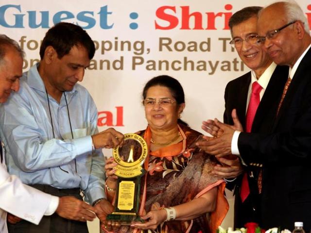 Rajashree Birla receives Ramkrisha Bajaj Global Award for outstanding contribution to corporate social responsibility at Priyadarshani Academy's global awards 2014 in Mumbai. (Kunal Patil/HT photo)