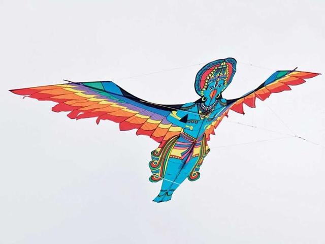 'Jataayu' soars high in the sky. All the big kites have been designed by Dinesh Holla for Team Mangalore. (Photo: Noopur Tiwari)