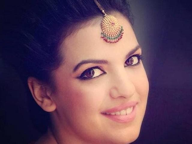 Season 7 had Elli Avaram, Season 8 has Natasha Stankovic. This foreign model has done item songs in Bollywood and would be hoping to strike it big. (Courtesy: Colors)