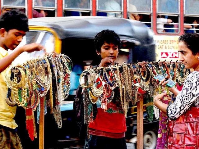 A woman buys on ornaments ahead of Navratri festival at Borivali, in Mumbai. (Vidya Subramanian/HT photo)