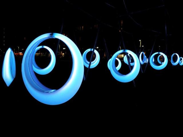 Designed in three different sizes to encourage all of Boston's citizens to interact with the installation, the swings are part of an experimental urban park project and a "community laboratory" for the Innovation District and South Boston neighbourhoods.
