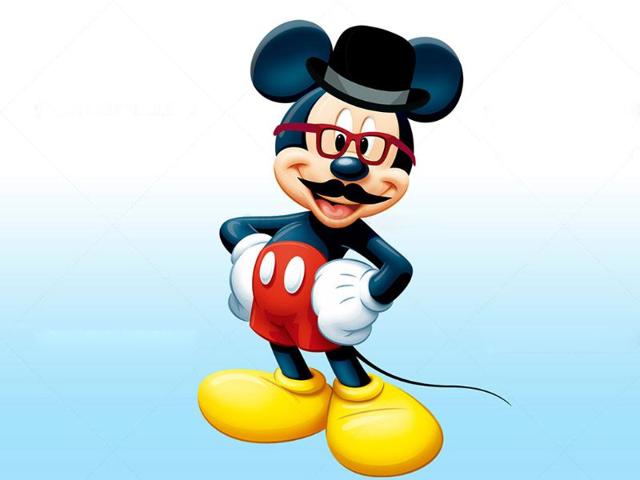 Mickey Mouse gets a Hipsdey makeover. As done by Centrespread. (Courtesy: DesignCrowd)