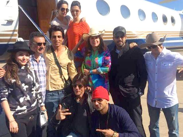 Shah Rukh Khan, Farah Khan, Sonu Sood, Boman Irani, Abhishek Bachchan, Honey Singh and Happy New Year team shared a picture as they fly across the world for SLAM! tour.