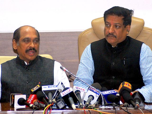 Maharashtra-CM-Prithviraj-Chavan-addressing-the-press-at-his-Varsha-bungalow-in-Mumbai-The-NCP-pulled-the-plug-off-the-Congress-in-the-state-Shakti-Yadav-HT-photo