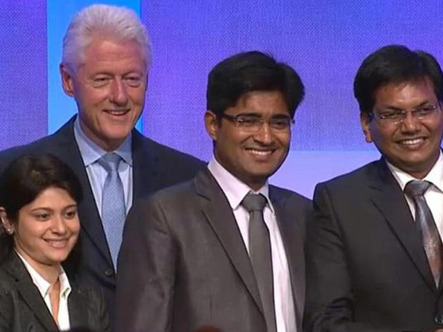 Aditi-Vaish-first-from-left-with-former-US-President-Bill-Clinton-and-team-members-of-Nano-Health-in-New-York-HT-photo Aditi-Vaish-first-from-left-with-former-US-President-Bill-Clinton-and-team-members-of-Nano-Health-in-New-York-HT-photo