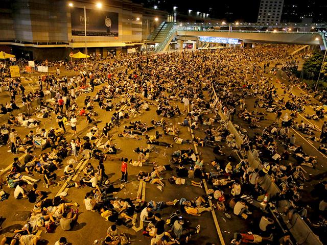 Riot-police-fire-tear-gas-on-student-protesters-occupying-streets-surrounding-the-government-headquarters-in-Hong-Kong-AP-Photo