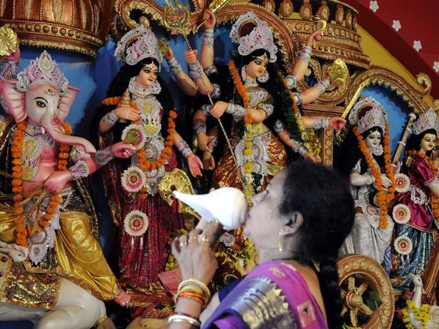 The Bengali community celebrated 'Durga Saptami' at Bengali Club, in Indore on Wednesday. (Arun Mondhe/HT photo)