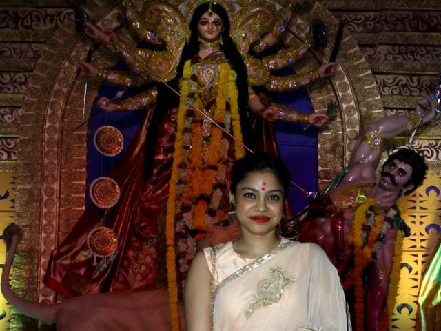 Television-actor-Sumona-Chakravarty-during-the-Durga-pooja-celebration-in-Mumbai-Photo-IANS Television-actor-Sumona-Chakravarty-during-the-Durga-pooja-celebration-in-Mumbai-Photo-IANS