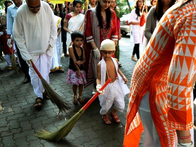 An Indian child dressed as Mahatma Gandhi takes part in a cleanliness drive as a part of the Gandhi Jayanti celebrations in Mumbai. (Reuters)