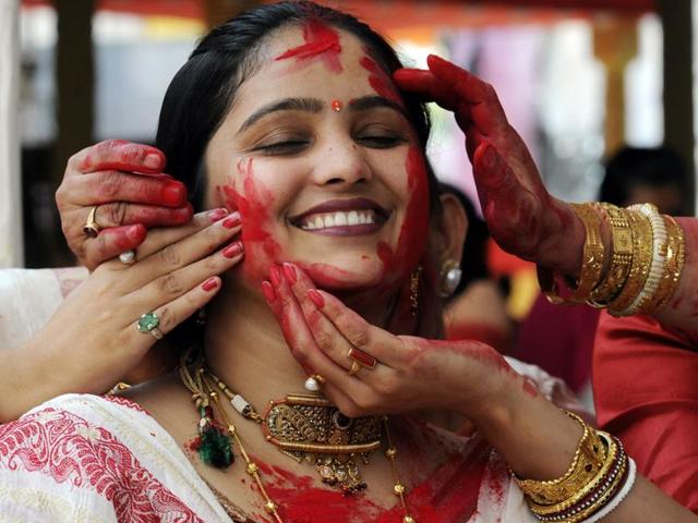 Women take part in 'Sindur Khela' on the last day of Durga Puja in Indore. (Amit K Jaiswal/HT photo)