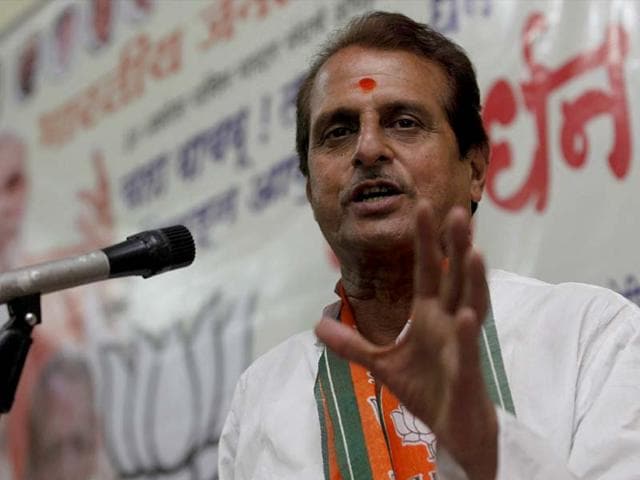 BJP-candidate-Govardhan-Sharma-addresses-a-public-meeting-at-Sinddhi-Camp-in-Akola-Vidharbha-Anshuman-Poyrekar-HT-photo BJP-candidate-Govardhan-Sharma-addresses-a-public-meeting-at-Sinddhi-Camp-in-Akola-Vidharbha-Anshuman-Poyrekar-HT-photo