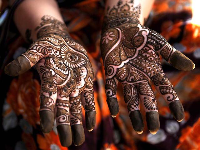A-woman-waits-for-her-fresh-henna-covered-hands-to-dry-ahead-of-the-upcoming-Hindu-festival-of-Karva-Chauth-Photo-by-Burhaan-Kinu-Hindustan-Times A-woman-waits-for-her-fresh-henna-covered-hands-to-dry-ahead-of-the-upcoming-Hindu-festival-of-Karva-Chauth-Photo-by-Burhaan-Kinu-Hindustan-Times