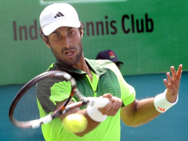 India's Yuki Bhambri plays against his compatriot Ronit Singh Bisht on the second day of Indore Open ATP Challenger tennis tournament on Tuesday. (Amit K Jaiswal/HT photo)