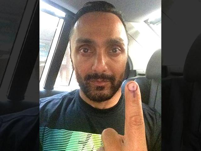 Rahul Bose promptly voted early in the morning. (Courtesy: Twitter)