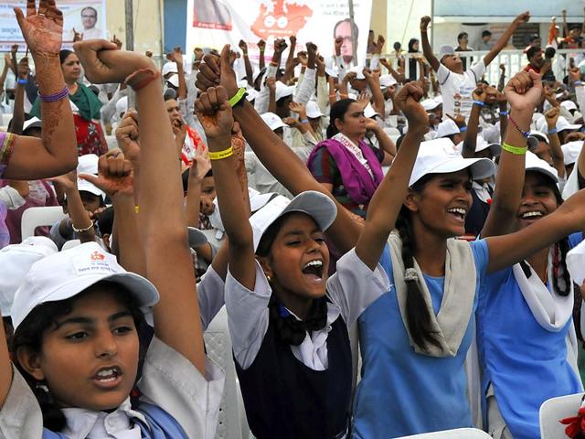 Students take part in the inaugural function of Global Hand Washing Day in Bhopal on Wednesday. (Mujeeb Faruqui/HT photo)