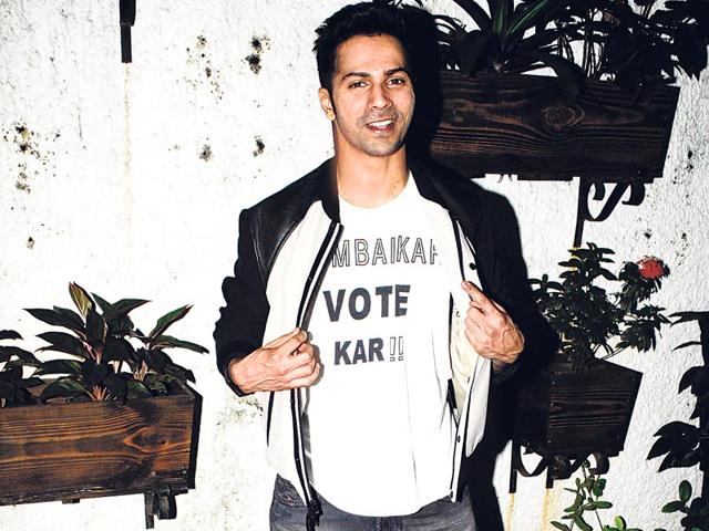 Varun-Dhawan-Dhawan-junior-turned-up-for-a-movie-screening-in-a-grey-trilby-hat-He-looked-like-a-member-of-an-international-boy-band-ready-to-show-off-some-dance-moves Varun-Dhawan-Dhawan-junior-turned-up-for-a-movie-screening-in-a-grey-trilby-hat-He-looked-like-a-member-of-an-international-boy-band-ready-to-show-off-some-dance-moves