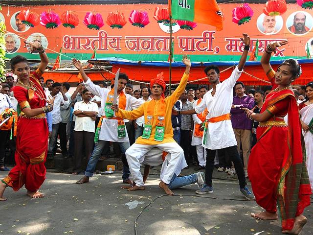 Maharashtra-BJP-workers-burst-firecrackers-outside-the-state-BJP-office-in-south-Mumbai-to-celebrate-achieving-the-one-crore-target-set-by-state-party-president-Raosaheb-Danve-Vijayanand-Gupta-HT-Photo