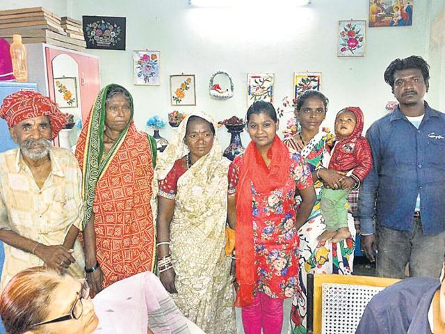 Riya-with-her-mother-and-other-relatives-in-Bhopal-on-Monday-HT-photo Riya-with-her-mother-and-other-relatives-in-Bhopal-on-Monday-HT-photo