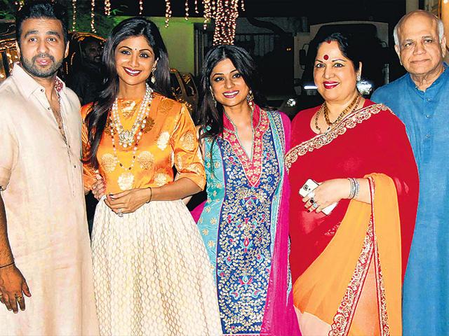 Shilpa Shetty Kundra and Raj Kundra hosted a pre-Diwali party at their residence. Shilpa’s family — sister Shamita and parents, Surendra and Sunanda — were also present. (HT photo)